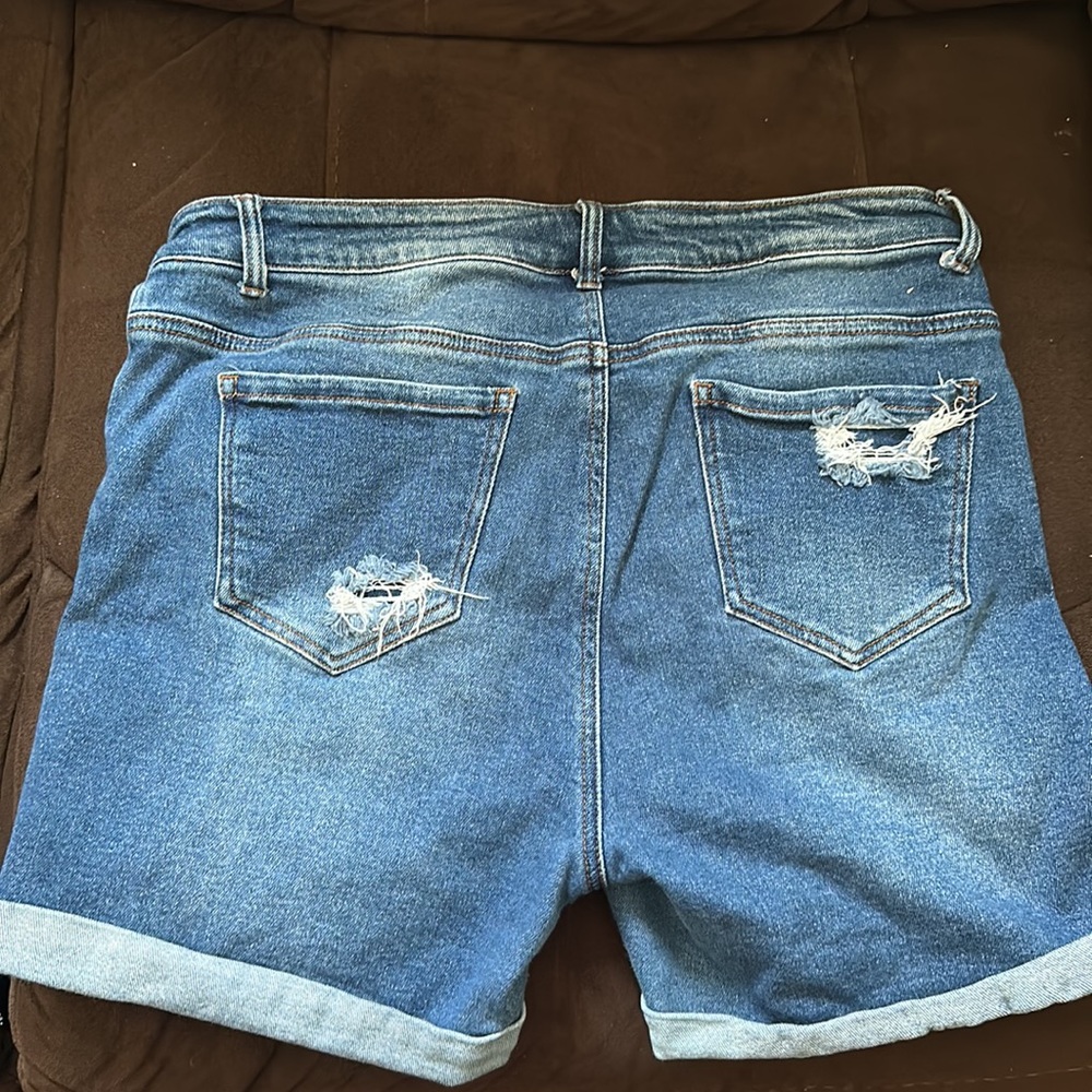 Cut Off Shorts - Picture 2 of 2